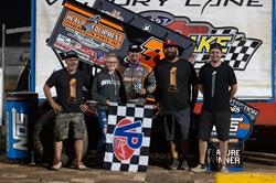 Zearfoss breaks through for first WoO victory as Series full-timer; 34 Raceway and Wilmot to highlight coming weekend