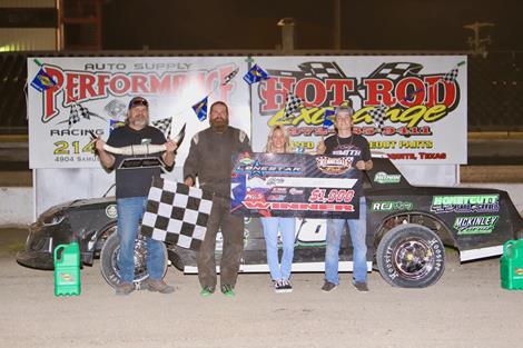 Smith stars twice in Sunday Lone Star Tour show at Devil’s Bowl