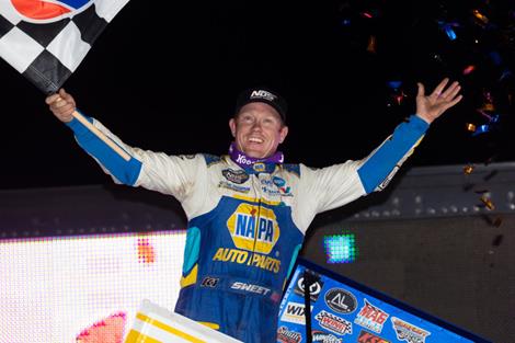 Sweet scores fourth World of Outlaws win of the season