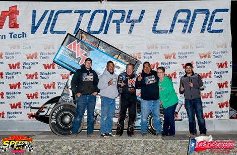 Royal Jones Earns POWRi Vado 305 Sprint Season Opener