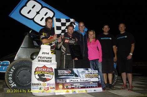 Shane Stewart on top at Cocopah with Lucas Oil ASCS