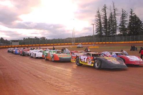 NW Extreme Late Models Back At Banks