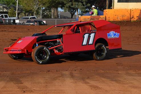 Potter Looks For Good Run With SSP Budweiser IMCA Modifieds This Saturday