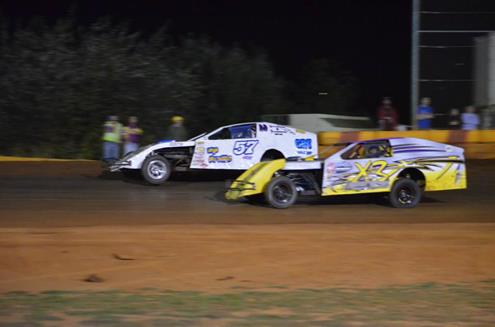 Sunset Speedway Parks Hosts Great Night Of Racing; Crowns 2014 Champions