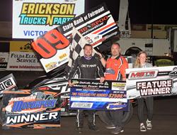 Juhl and Snyder Hustle to Hard-Fought Sprint Car W