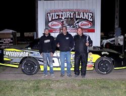 Steenbergen holds on for $1,000 IMCA Stock Car pay