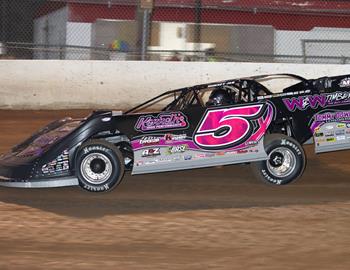 Jon Mitchell unveiled a new wrap in the COMP Cams Super Dirt Series (CCSDS) event at Boothill Speeedway (Greenwood, LA) to support his mothers battle with stage 4 pancreatic cancer. (Scott Burson photo)