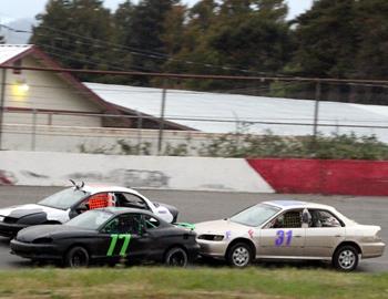 #17 Shawn Wildman races #20 Dylan Ford and #31 Nick Ford in the roadrunner division.