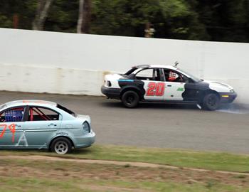 #20 Dylan Ford spins his roadrunner while #48A Steve Kimberling avoid him.