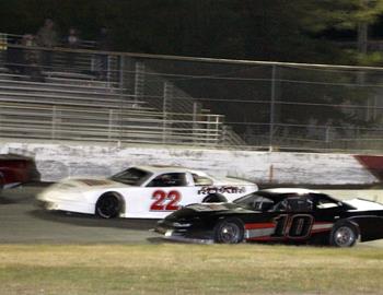#22m David Miller and #10 Dustin Walters race side-by-side in the late model main event.