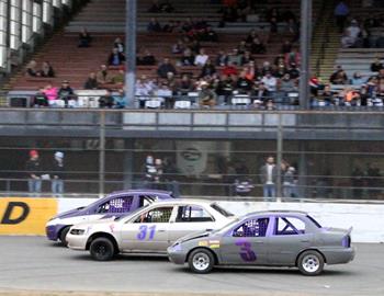 Three-Wide racing in the roadrunner division