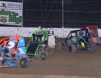 Non-wing traffic jam early in the feature