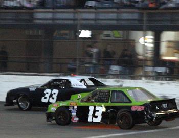 #33 Colton Kinsey and #13 Brian Murrell, Jr. race in the mini stock main event