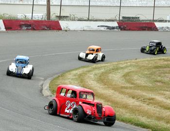 #22 Brent Mack, #8 Scott Taylor, #3 Andy Thornton and #11 Brett Murrell practice for the race later in the evening.
