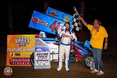 Kenny Bowers captures Midwest Lightning Sprint Car main at Valley