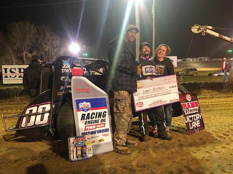 MESERAULL BLAZES TO FIRST-CAREER WAR WIN AT SPOON RIVER