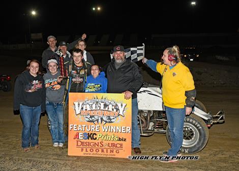 Cody Baker cops Non-Wing main at Valley Speedway