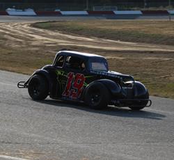 White Dominates, Wins NorCal Legends Feature