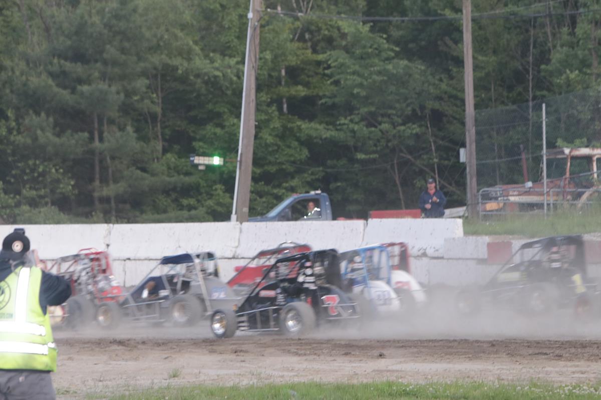 Daniel Piastka wins in the Xtreme DIRTcar DMA Midgets driving for legendary racer Ray Miller