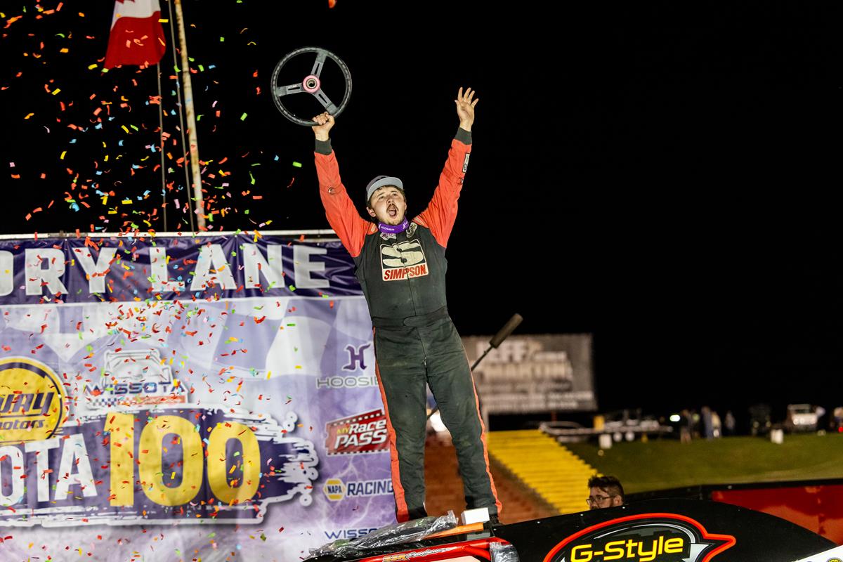 Ryan Gierke runs the top to secure his first WISSOTA 100 Modified title