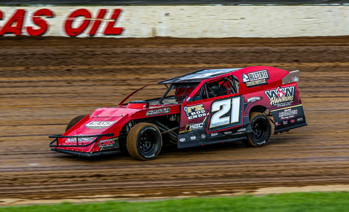 Lucas Oil Speedway Spotlight: USRA Modified title contender Middaugh balances baby watch with checkered flags