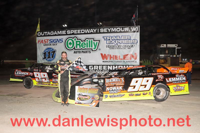 MIKE MULLEN DOUBLES UP ON OUTAGAMIE LATE MODEL, STOCK WINS