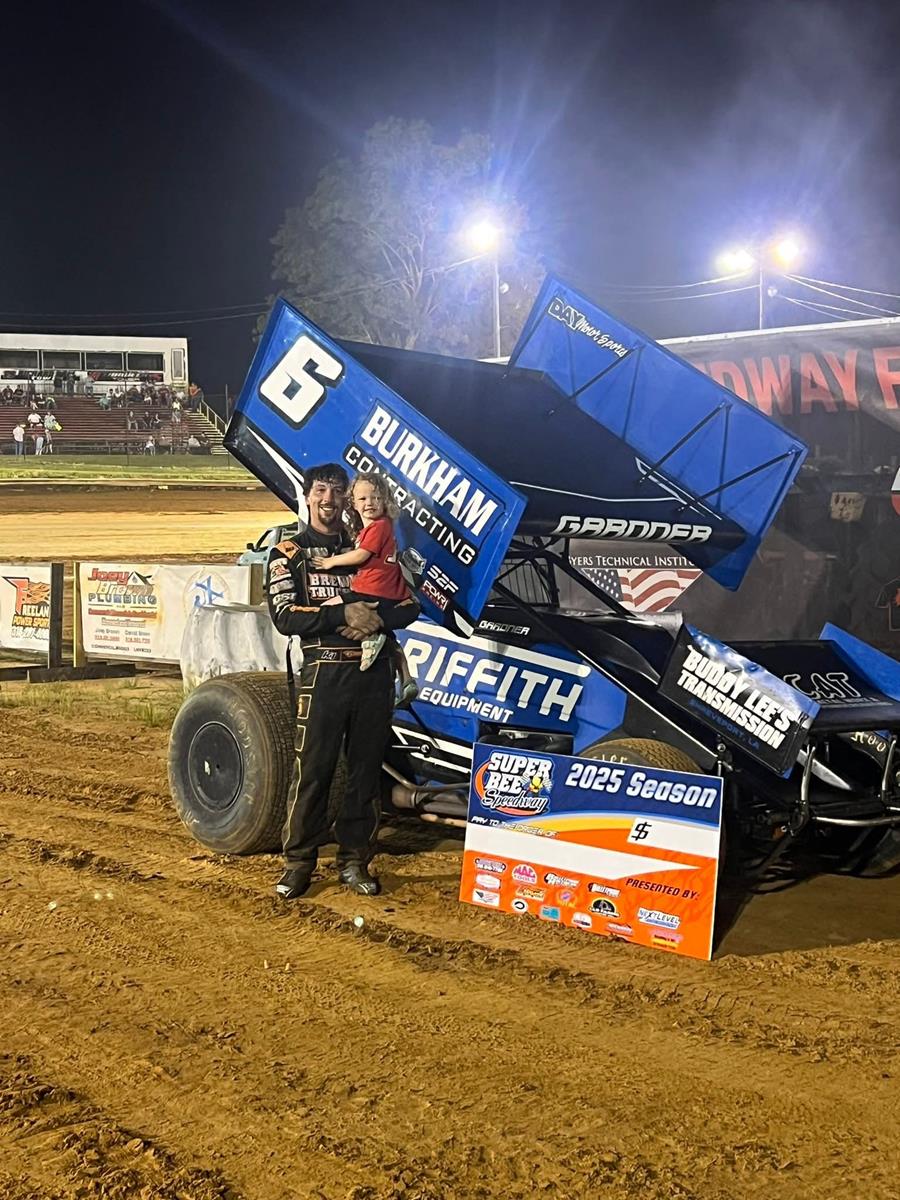 Cody Gardner Dominates Super Bee With The ASCS Hurricane Area Super Sprints
