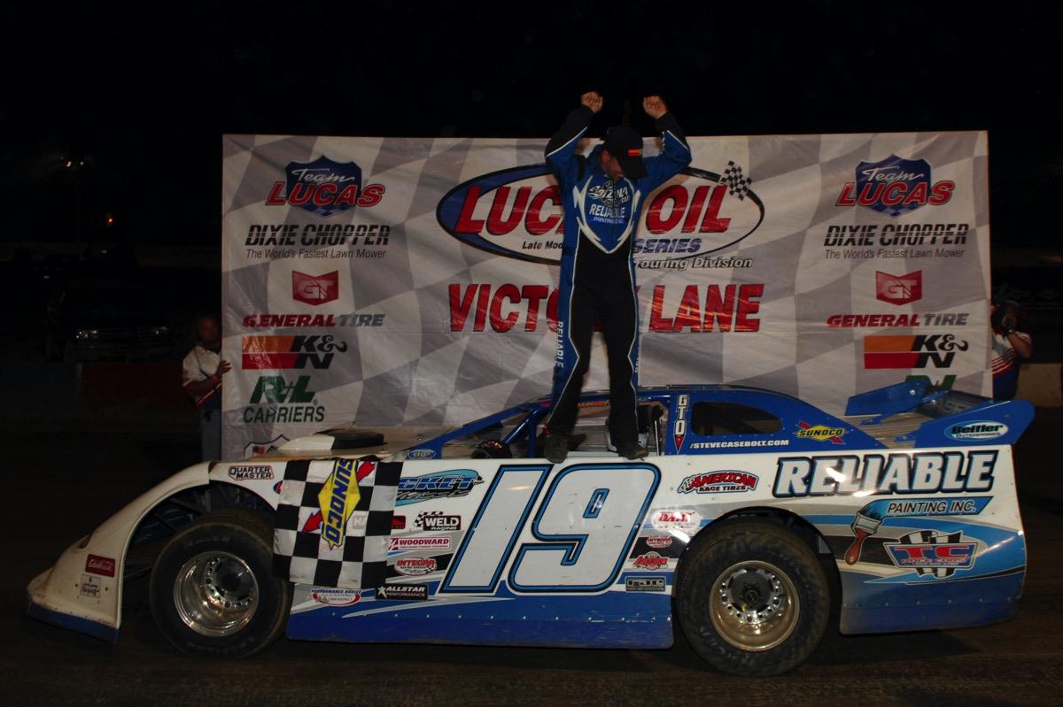 Steve Casebolt Hangs on for Series Win at Muskingum County Speedway