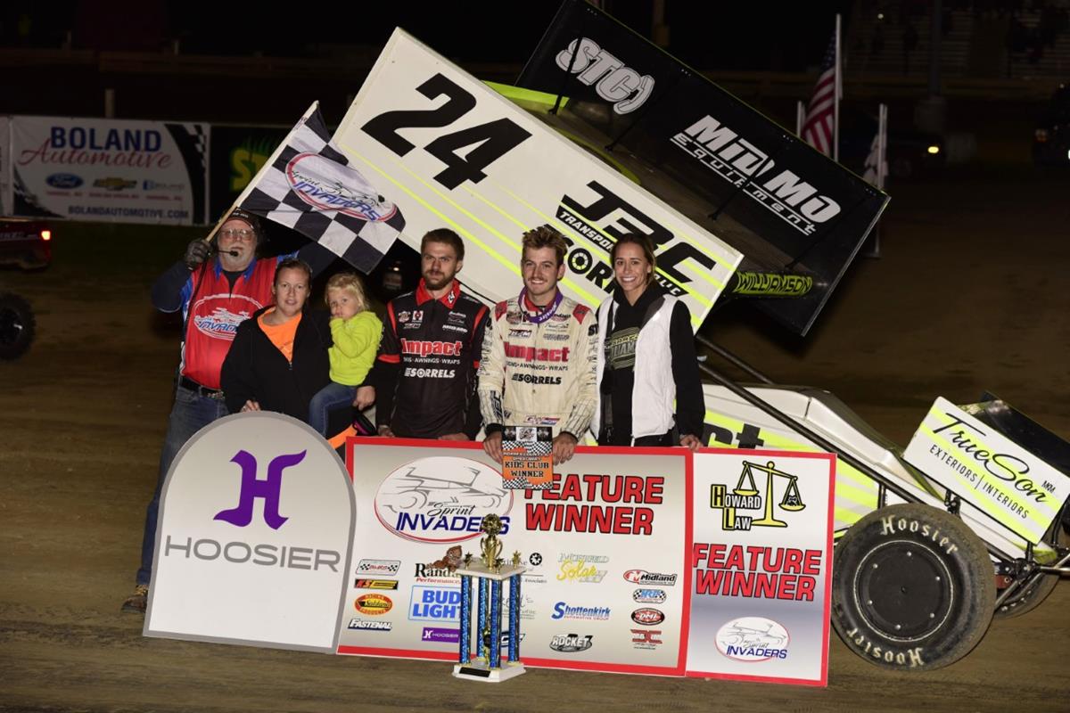Garet Williamson Wrangles Sprint Invaders Feature at Quincy; Cody Wehrle is Series Champ
