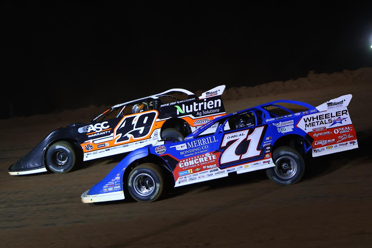 Jonathan Davenport (49) and Hudson O'Neal (71) battle at Spoon River Speedway on May 7, 2025