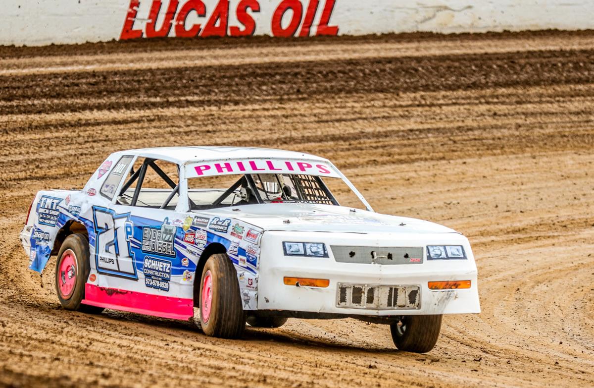 Lucas Oil Speedway Spotlight: Darren Phillips having fun, success in USRA Stock Car division