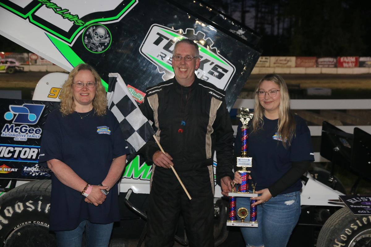 DJ Robinson punches ticket to the end of year Growler in the Sabil & Sons DIRTcar Sportsman Mods Wayne Stearns gets his first win in the Dad’s 4 By To