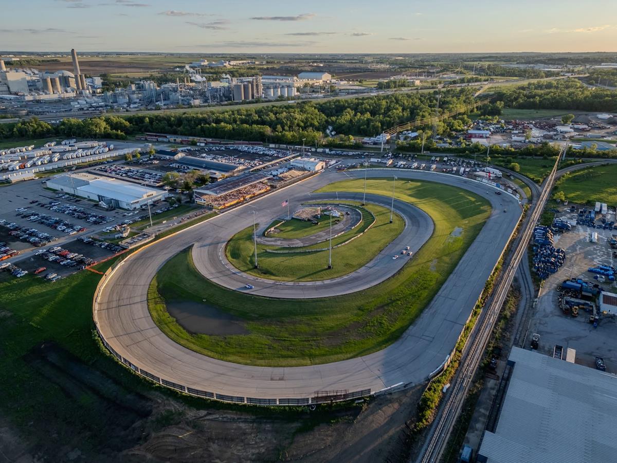 Track ID: Hawkeye Downs Speedway