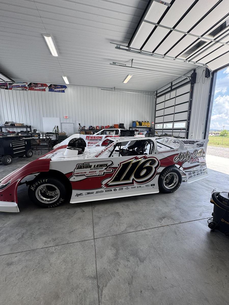 (2025 Racing Season Photo)