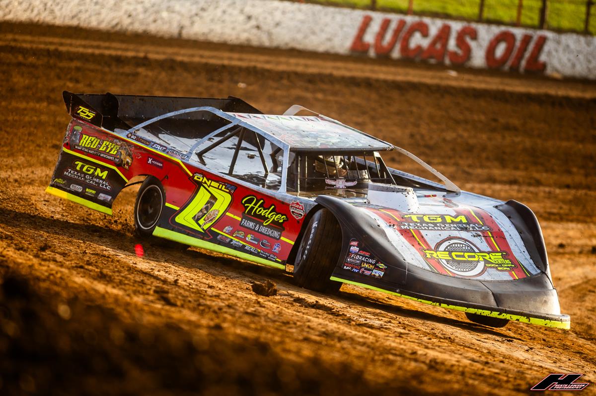 Jake O'Neil competes with World of Outlaws and Lucas Oil; Nick runner-up at Tucson