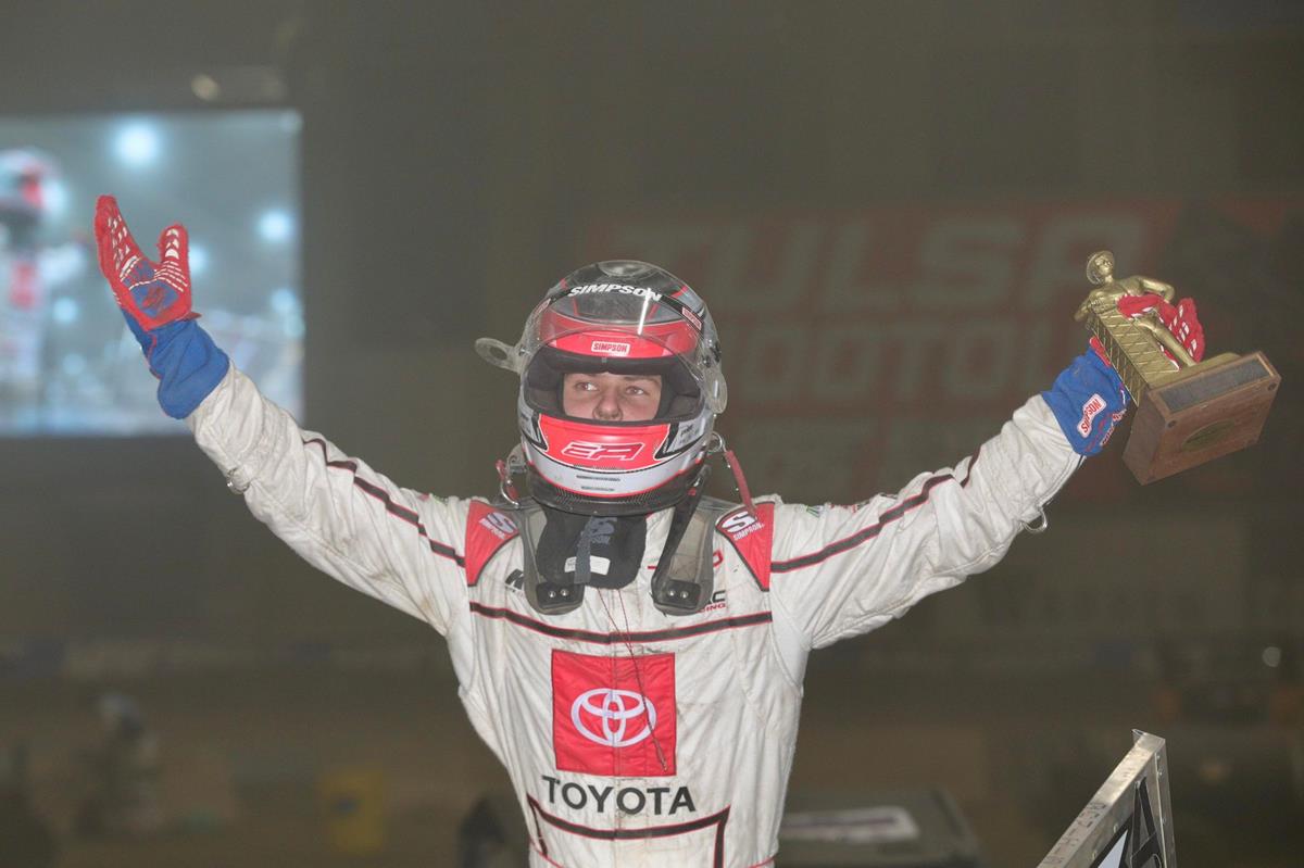 Emerson Axsom Takes Home Fourth Golden Driller With Tulsa Shootout Outlaw Victory!