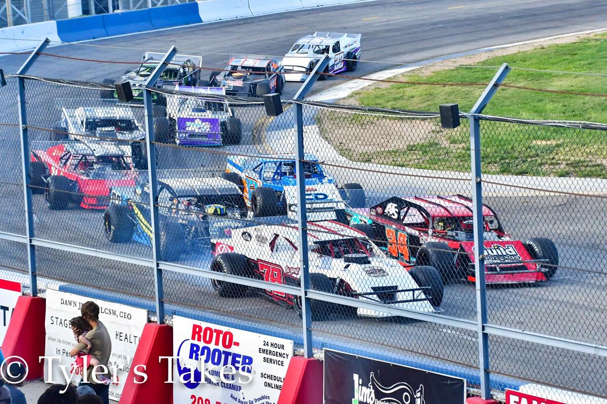 Fries, Strikwerda Split Wild NASCAR Modified Main Events