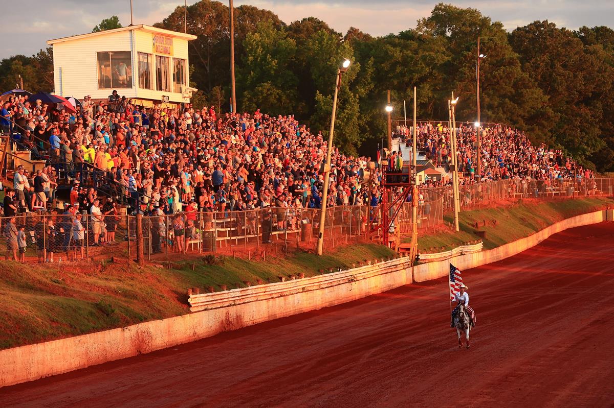 Lancaster Motor Speedway hosts Southern Thunder Super Dirt Series for Red Rose Rumble