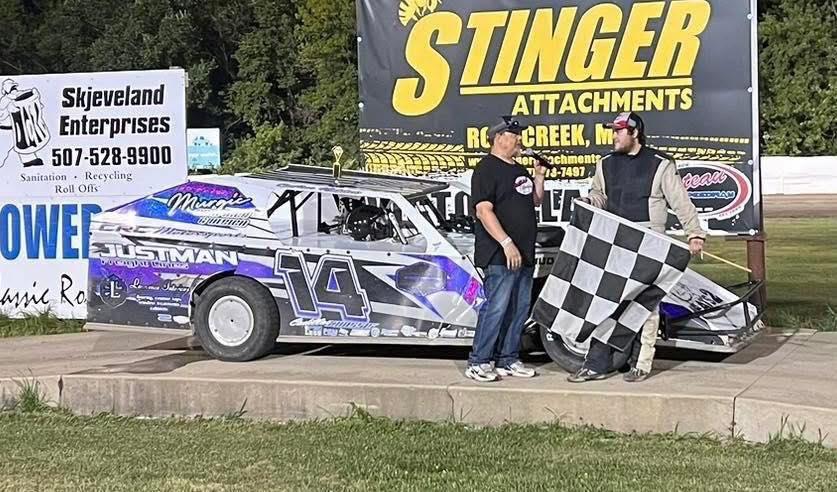 Caden Neisus claimed a USRA B-Mod victory at Chateau Speedway on Friday, August 8.