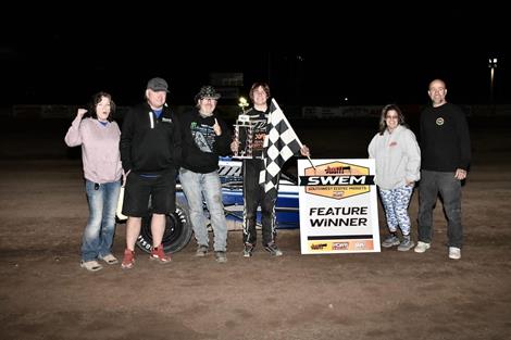 Brody Wake Banks Win with POWRi SWEM Weekend Debuts at Mohave Valley