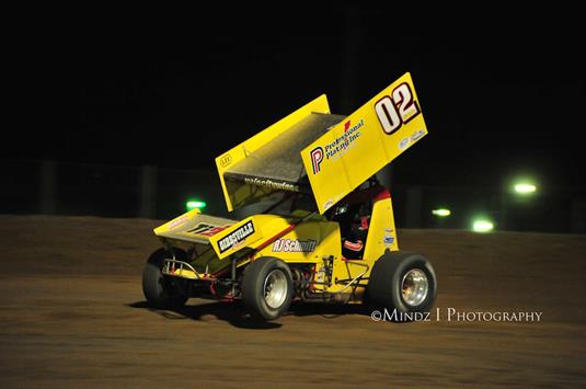 REINKE ROCKETS TO VICTORY IN ROGER ILES TRIBUTE AT WILMOT – BREAKS TWO YEAR DRY SPELL IN BUMPER TO BUMPER IRA OUTLAW SPRINTS!