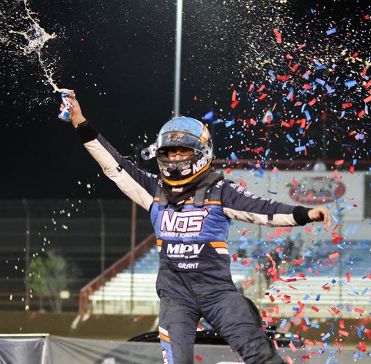 Grant scores record-breaking win at USAC Sprint Rod End Supply Dirt Duel