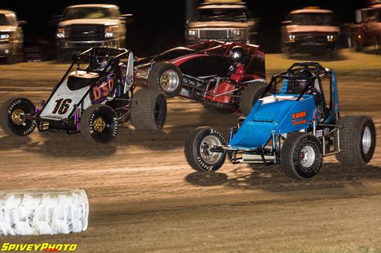 Danny Smith escapes with final lap victory at South Coffeyville Speedway