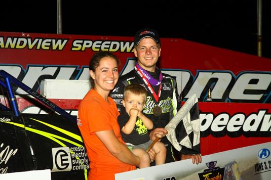 STOCKON WITHSTANDS STORM, WIRES GRANDVIEW "HOCKETT CLASSIC"