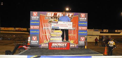20,000 Reasons to Smile: Steve Kinser Wins Finale at Skagit Speedway to Move to Within Just 6 Points of Joey Saldana