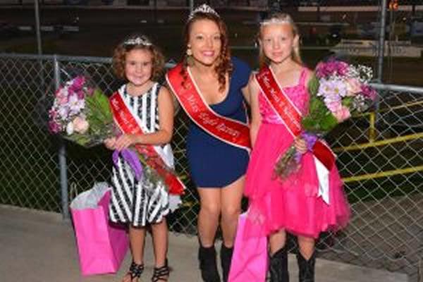 2016 - Left: Avari Thornton, Right: Kira Stroh