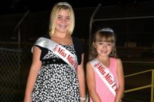 2017 Left Regan Perdew , Right: Jena Reifschneider