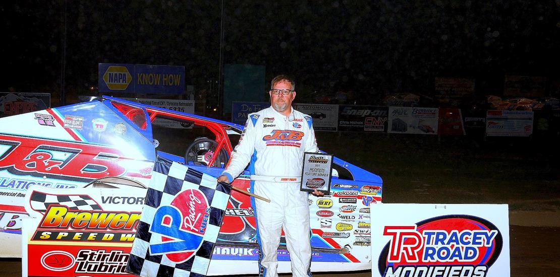 Jimmy Phelps Returns to Brewerton Speedway Modifie...