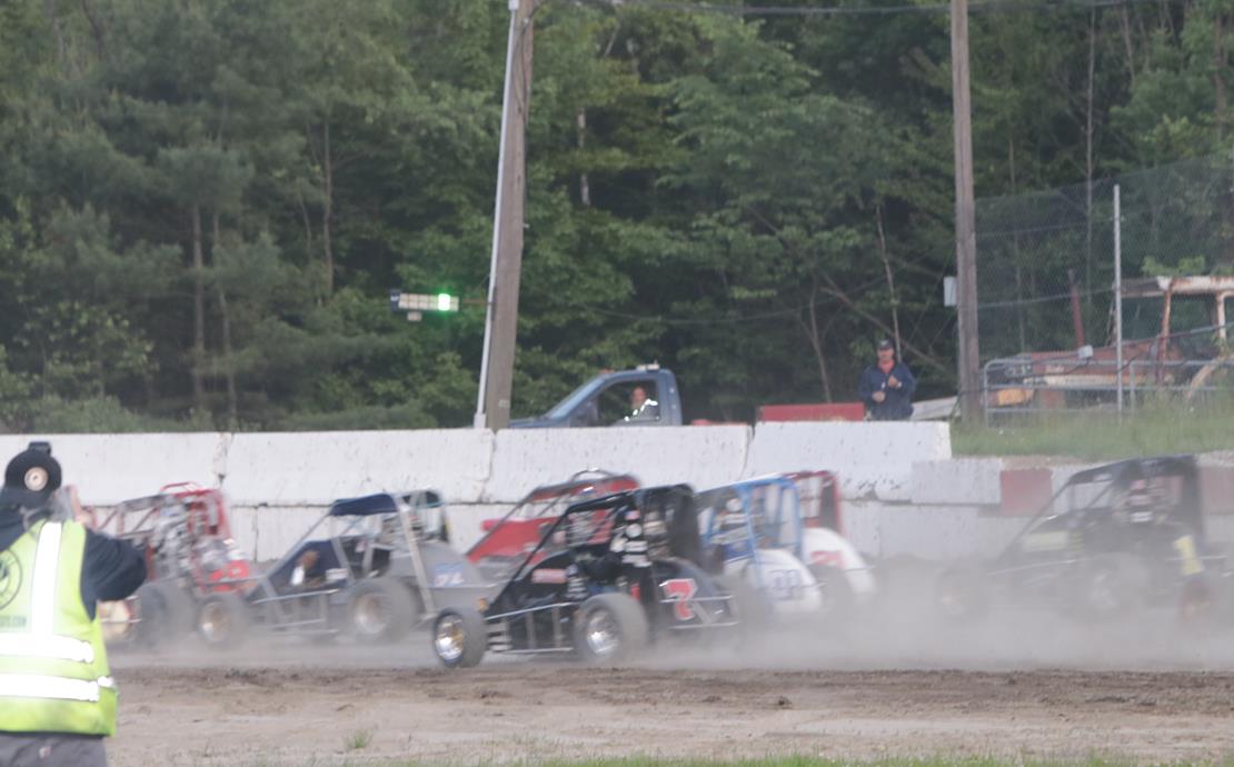 Daniel Piastka wins in the Xtreme DIRTcar DMA Midg...