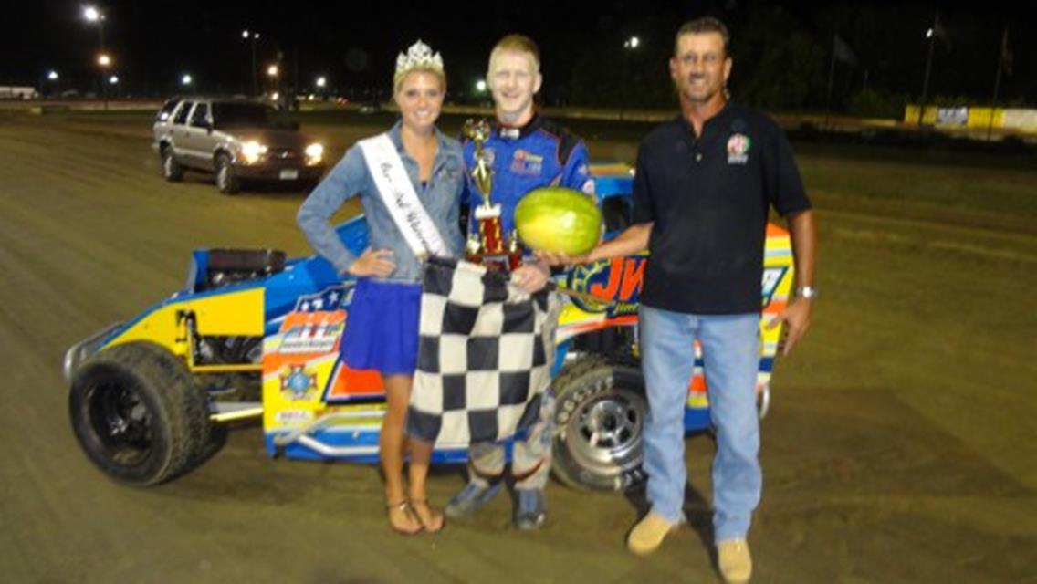 JIMMY WILLS WINS THRILLER IN MOD LITES